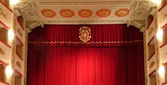 http://www.satyrnet.it/slide/teatro.jpg